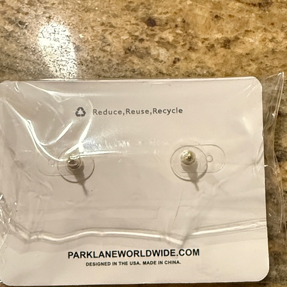 Park Lane Emerald and Gold Earrings - Picture 2 of 3